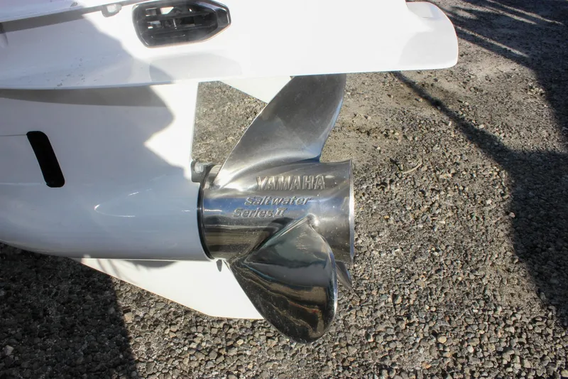 Slide: The Image of Yamaha Saltwater Series propeller on 2026 Sea Hunt Ultra 285 SE boat. - 6