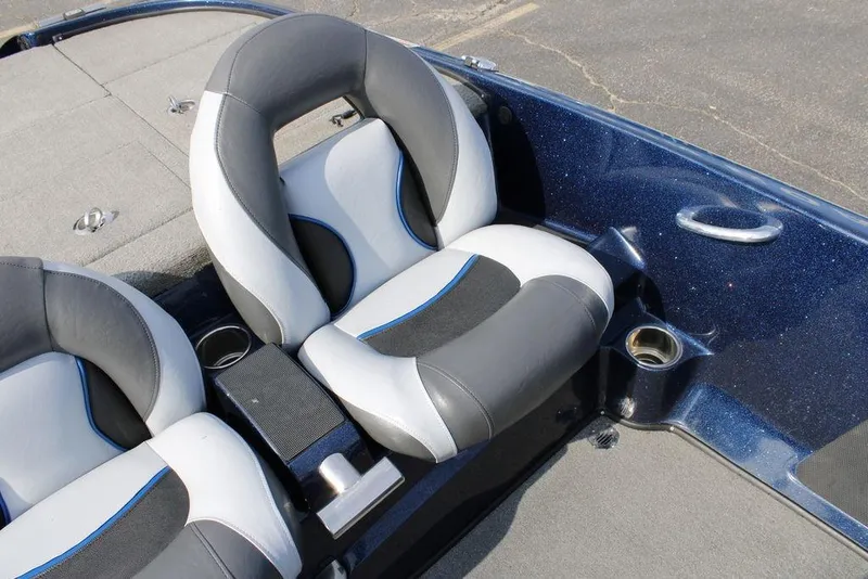 Slide: The Image of 2015 Nitro Z-9 boat interior with dual gray and black seats. - 21