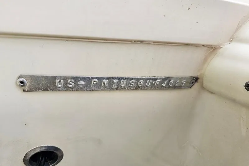 Slide: The Image of 2019 Stingray 191 DC boat hull identification number plate. - 23