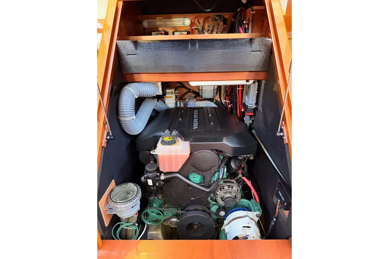 Slide: The Image of Engine compartment of 2015 Beneteau Oceanis Yacht 60, featuring a Volvo Penta engine. - 95