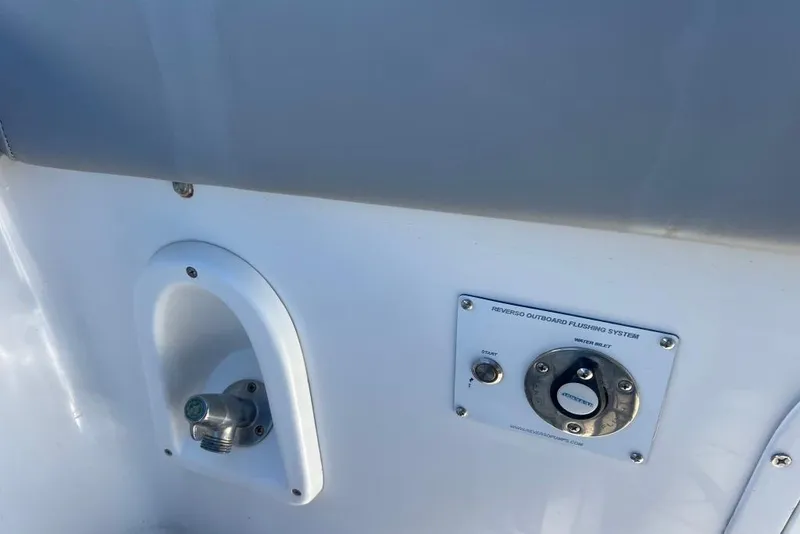 Slide: The Image of 2006 Dakota 36 Open boat with Reverso outboard flushing system controls. - 17