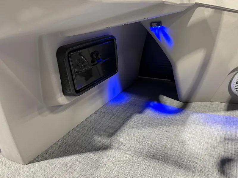 Slide: The Image of Princecraft Vectra 23 RL 2026 - 17