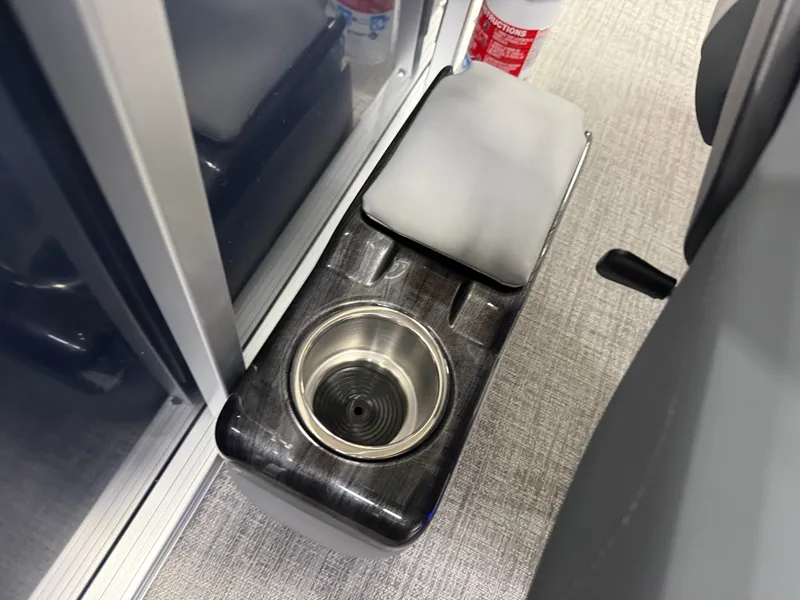 Slide: The Image of Tahoe Sport 200HP Rear Fish 2385 Tritoon 2026 - 15