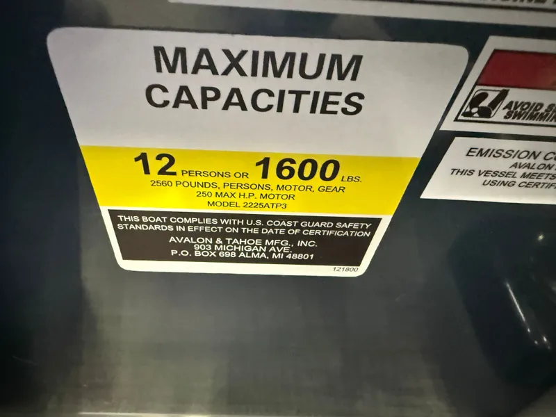 Slide: The Image of Tahoe Sport 200HP Rear Fish 2385 Tritoon 2026 - 16