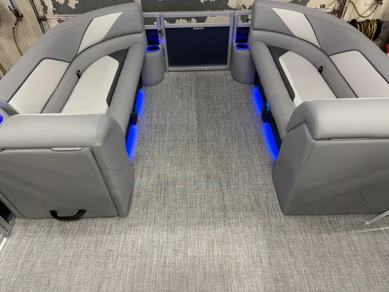 Slide: The Image of Tahoe Sport 200HP Rear Fish 2385 Tritoon 2026 - 29