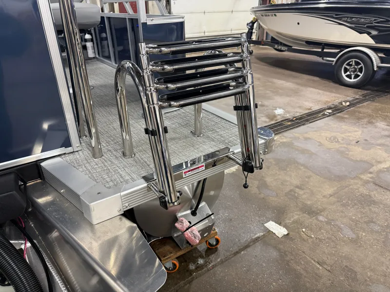 Slide: The Image of Tahoe Sport 200HP Rear Fish 2385 Tritoon 2026 - 46