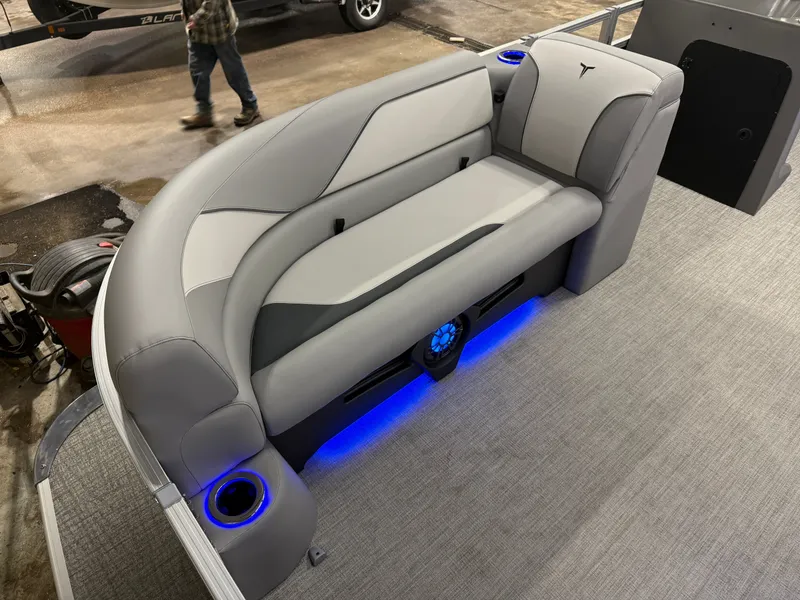 Slide: The Image of Tahoe Sport 200HP Rear Fish 2385 Tritoon 2026 - 7