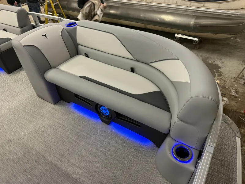 Slide: The Image of Tahoe Sport 200HP Rear Fish 2385 Tritoon 2026 - 8