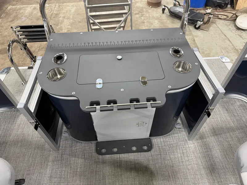 Slide: The Image of Tahoe Sport 2385 Rear Fish Tritoon & Honda 4-Stroke EFI 2026 - 21