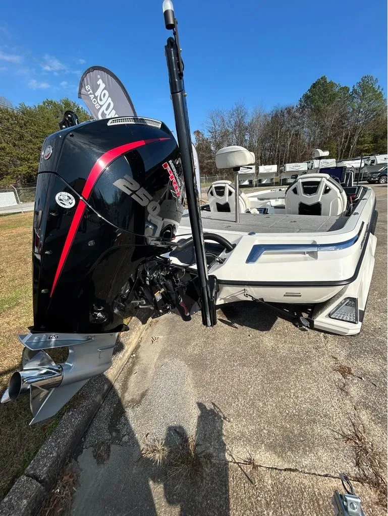 Slide: The Image of Ranger Z521R 2024 - 6