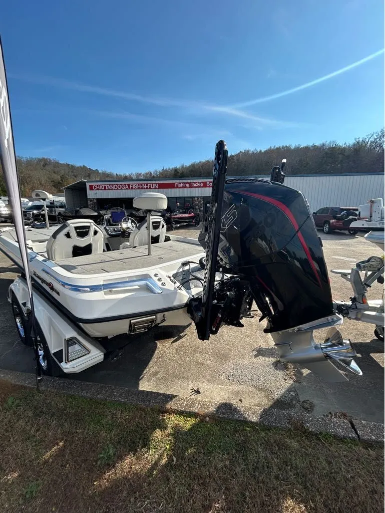 Slide: The Image of Ranger Z521R 2024 - 7