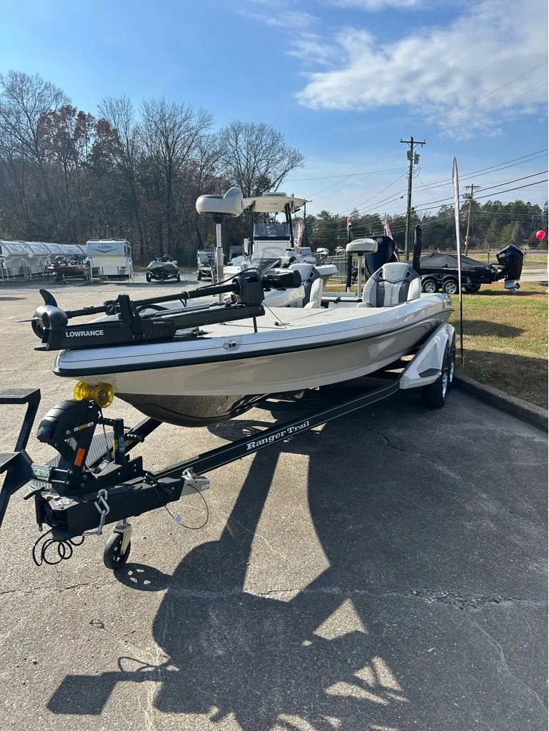 Slide: The Image of Ranger Z521R 2024 - 8