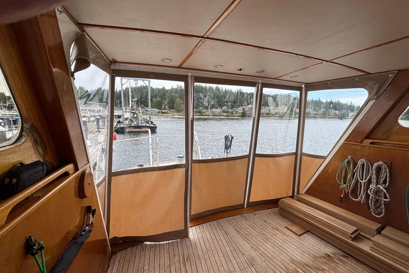 Slide: The Image of Trumpy 62 - Aft Deck - 11