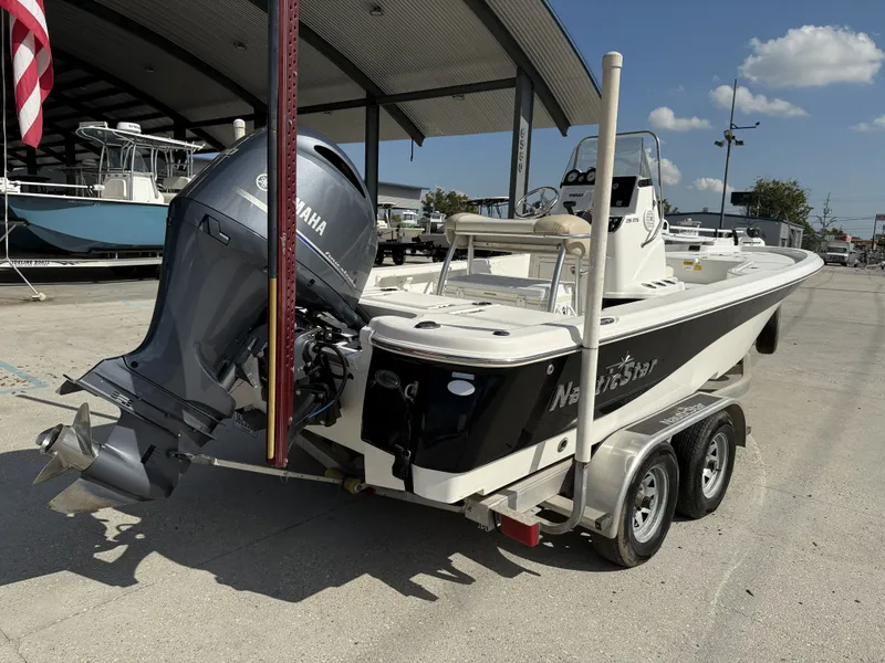 Slide: The Image of NauticStar 215 XTS 2018 - 10