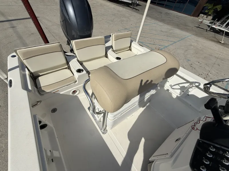 Slide: The Image of NauticStar 215 XTS 2018 - 13