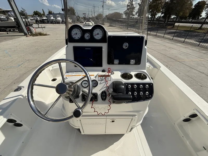 Slide: The Image of NauticStar 215 XTS 2018 - 14