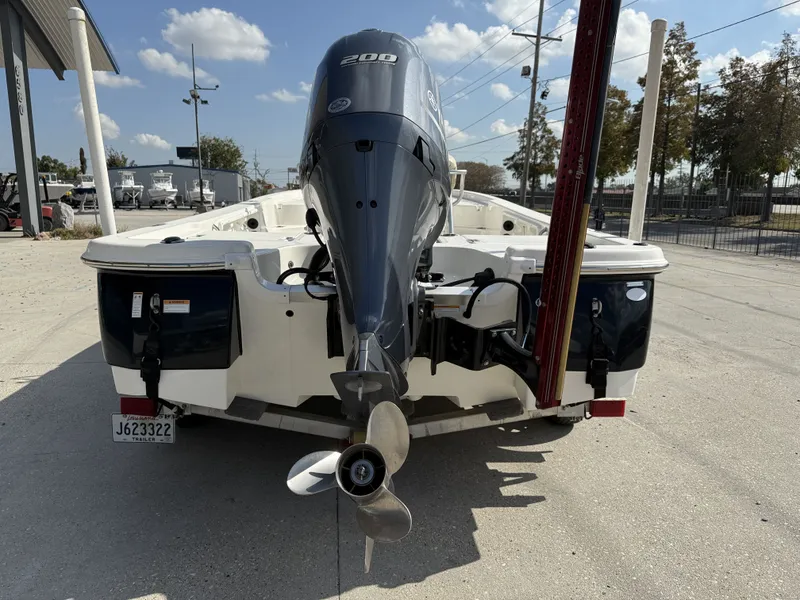 Slide: The Image of NauticStar 215 XTS 2018 - 4