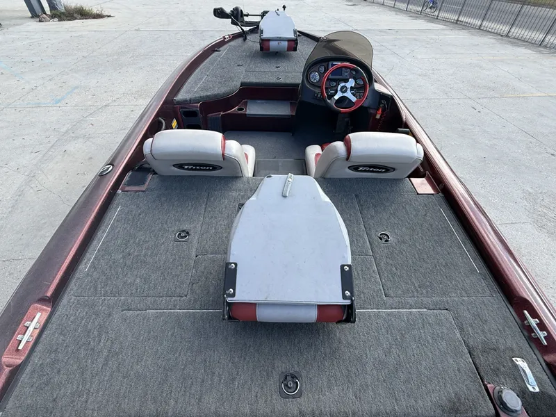 Slide: The Image of Triton Tr-186 2000 - 4