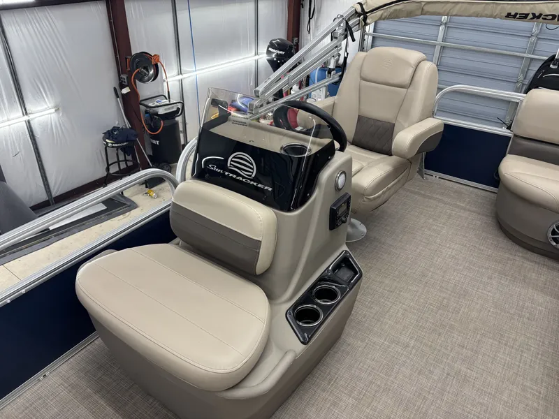 Slide: The Image of Sun Tracker Bass Buggy 16 XL Select 2024 - 13