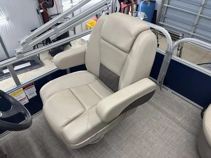 Slide: The Image of Sun Tracker Bass Buggy 16 XL Select 2024 - 14