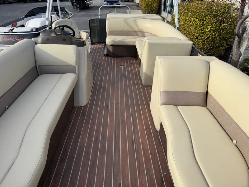 Slide: The Image of Crest I 2016 - 11