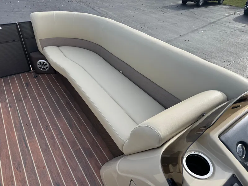 Slide: The Image of Crest I 2016 - 8