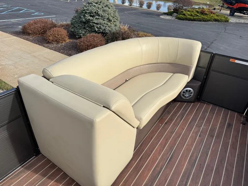 Slide: The Image of Crest I 2016 - 9