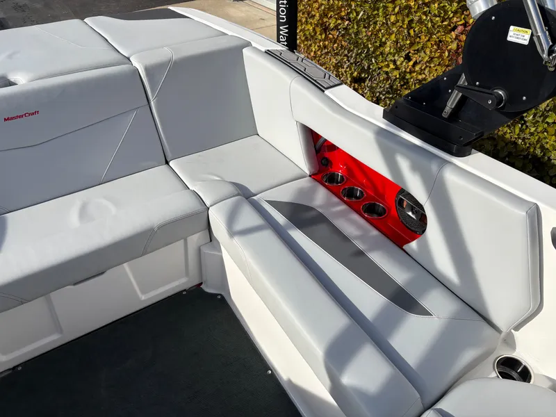 Slide: The Image of MasterCraft NXT20 2021 - 14