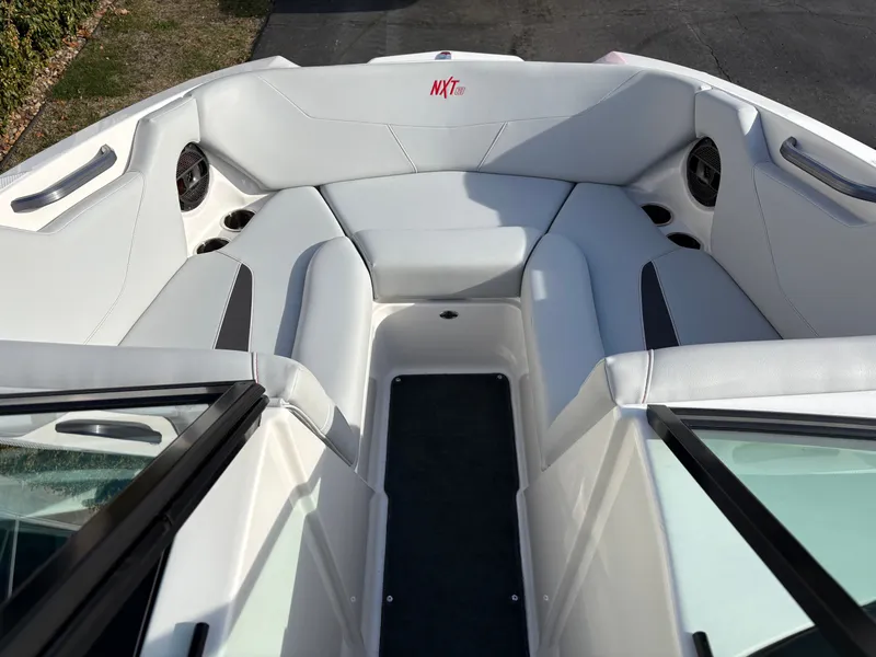 Slide: The Image of MasterCraft NXT20 2021 - 17