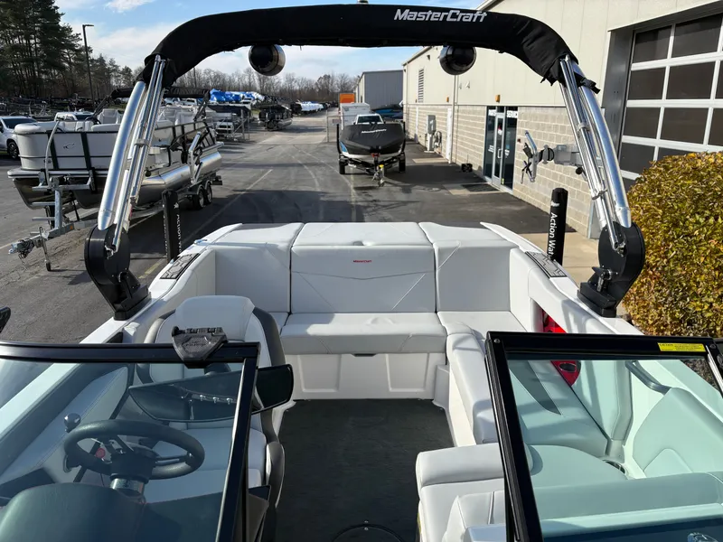 Slide: The Image of MasterCraft NXT20 2021 - 18
