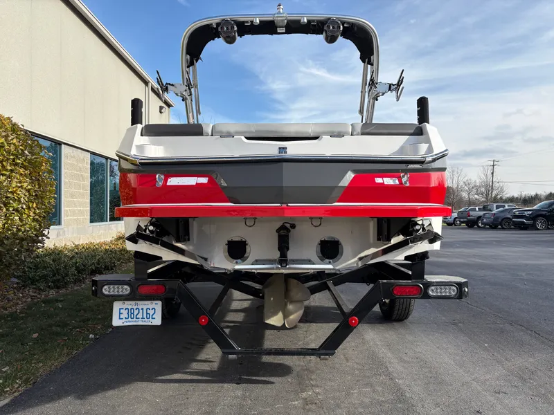 Slide: The Image of MasterCraft NXT20 2021 - 6