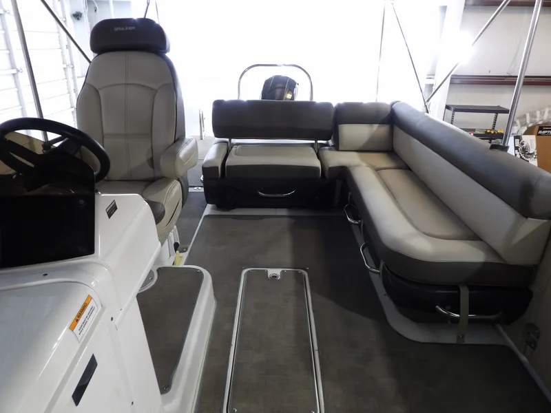 Slide: The Image of Bayliner XR-7 2017 - 35