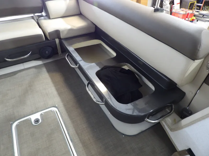 Slide: The Image of Bayliner XR-7 2017 - 40