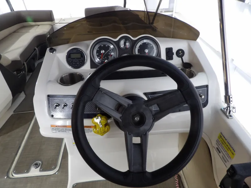 Slide: The Image of Bayliner XR-7 2017 - 41