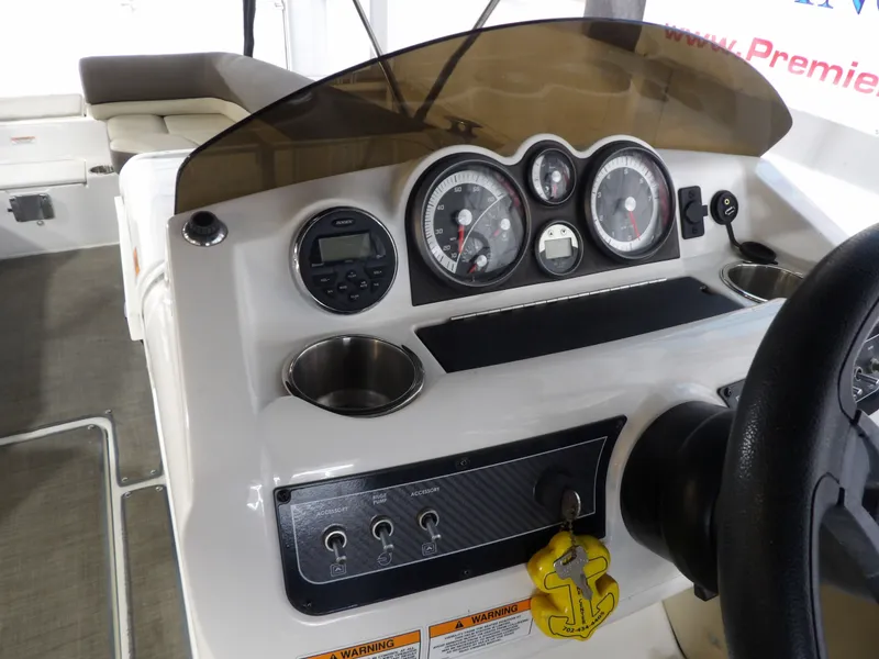 Slide: The Image of Bayliner XR-7 2017 - 42