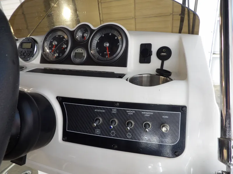 Slide: The Image of Bayliner XR-7 2017 - 43