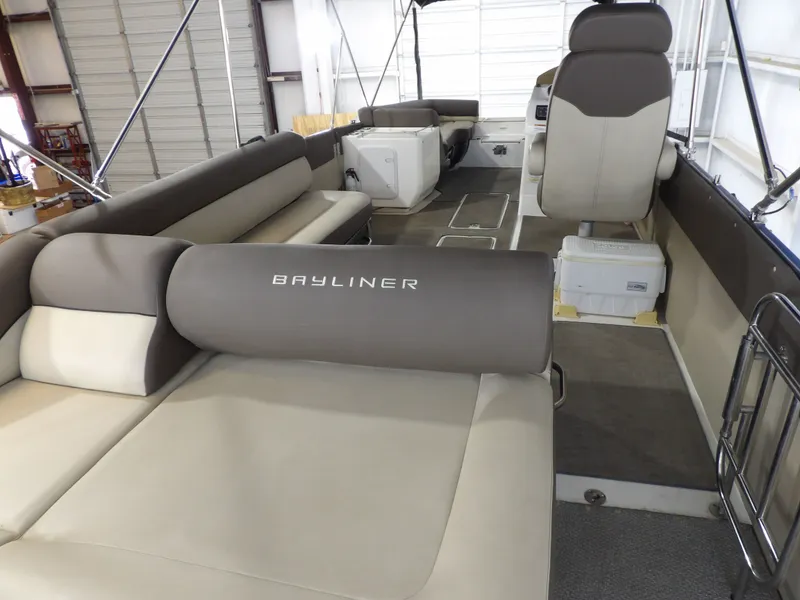 Slide: The Image of Bayliner XR-7 2017 - 50