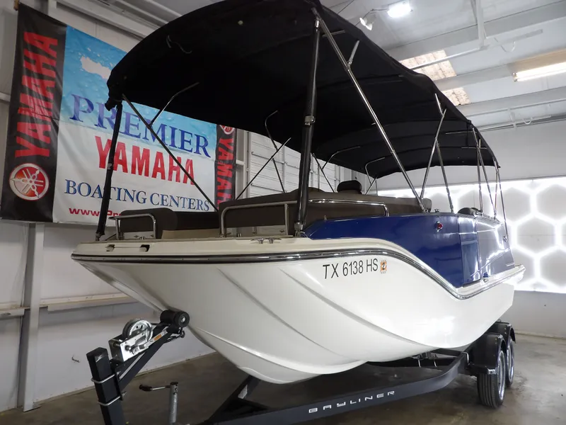 Slide: The Image of Bayliner XR-7 2017 - 7
