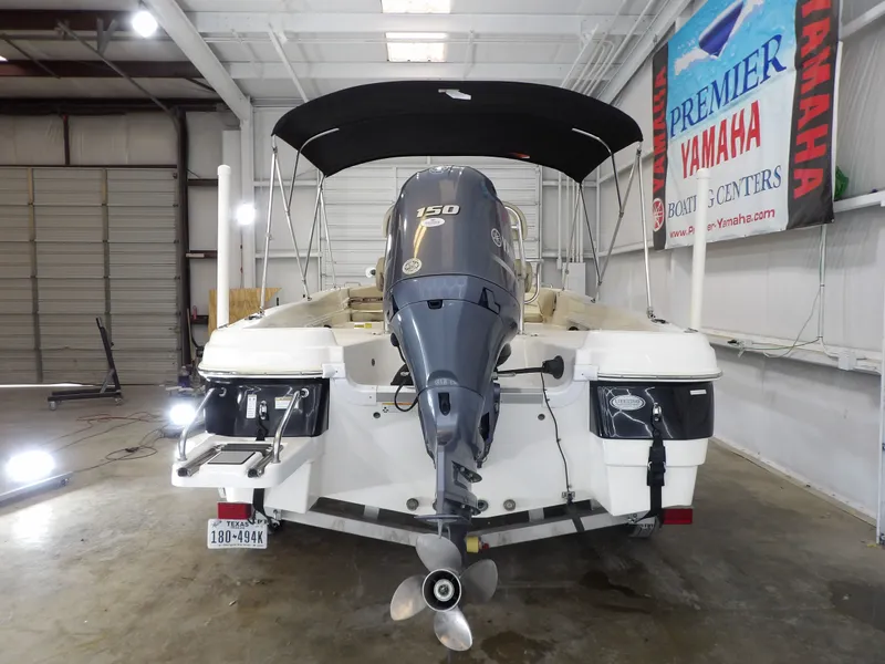 Slide: The Image of NauticStar 211 Angler 2018 - 8