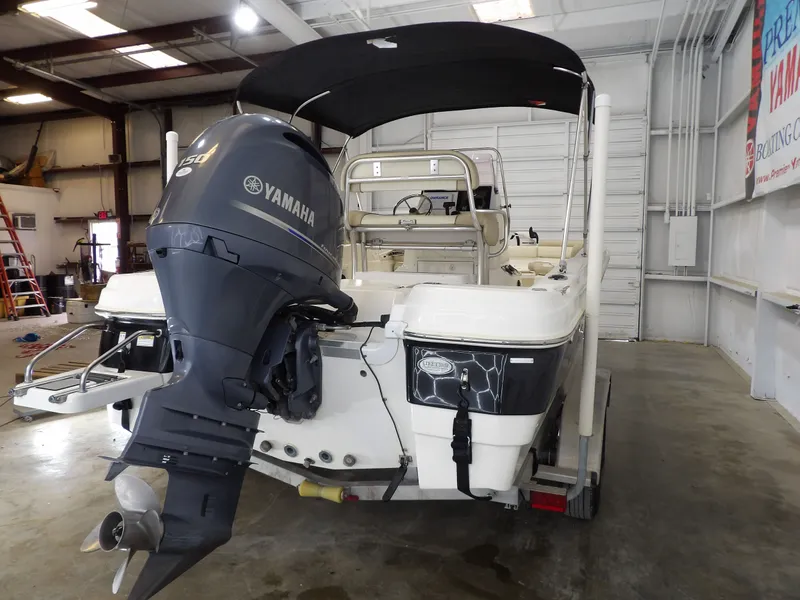 Slide: The Image of NauticStar 211 Angler 2018 - 9