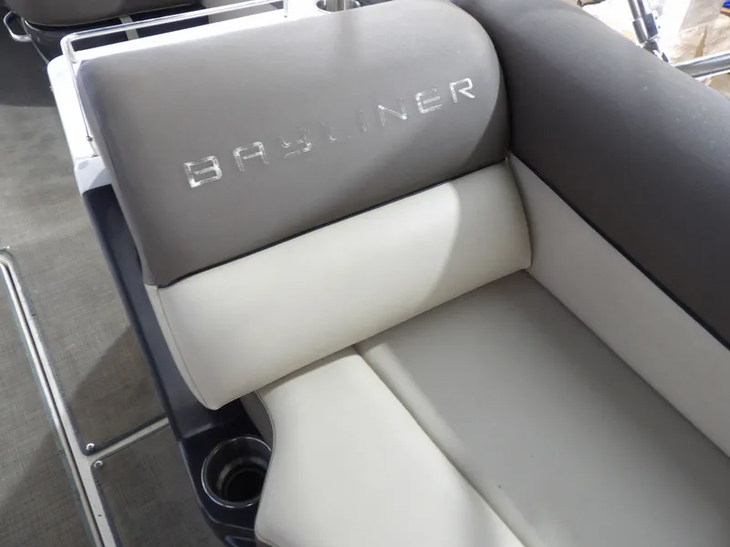 Slide: The Image of Bayliner XR-7 2017 - 26