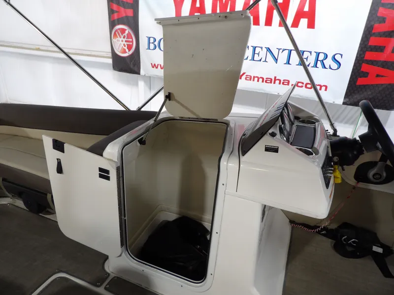 Slide: The Image of Bayliner XR-7 2017 - 33