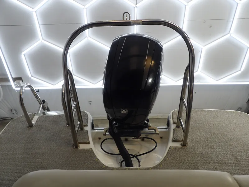 Slide: The Image of Bayliner XR-7 2017 - 52