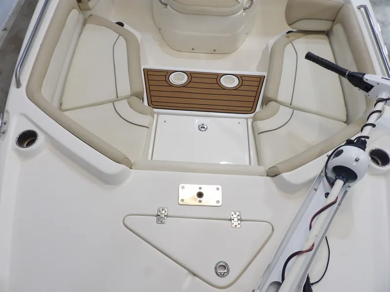 Slide: The Image of NauticStar 211 Angler 2018 - 10