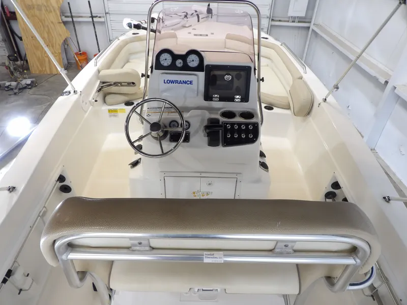 Slide: The Image of NauticStar 211 Angler 2018 - 20