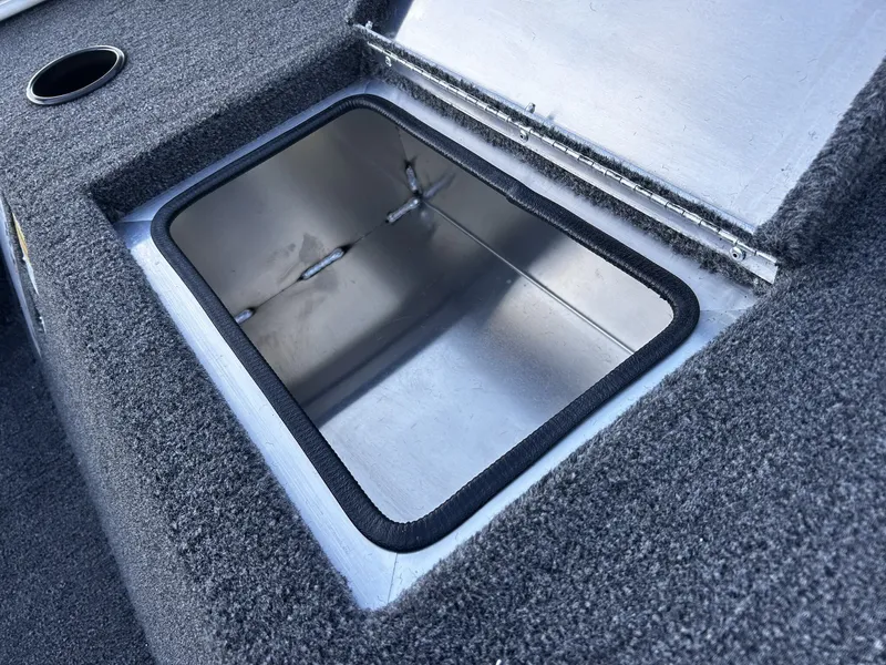 Slide: The Image of Lowe Skorpion 16 STICKSTEER 2026 - 4