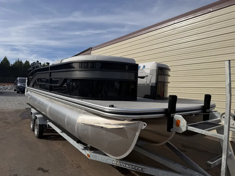 Slide: The Image of Lowe SS230 DV 2026 - 2