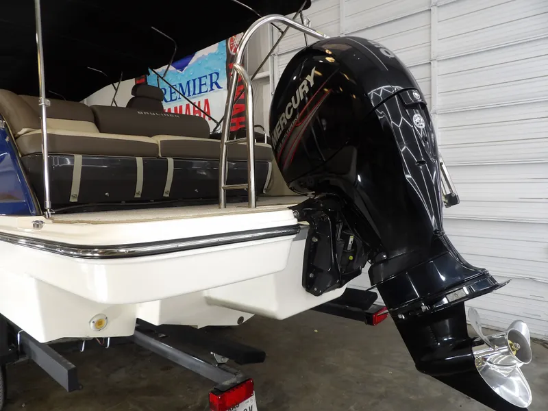 Slide: The Image of Bayliner XR-7 2017 - 13