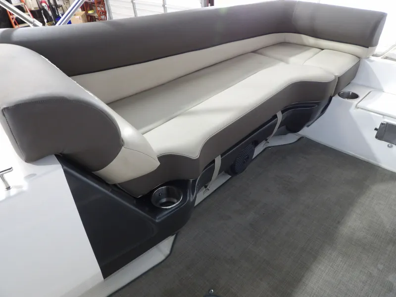 Slide: The Image of Bayliner XR-7 2017 - 23