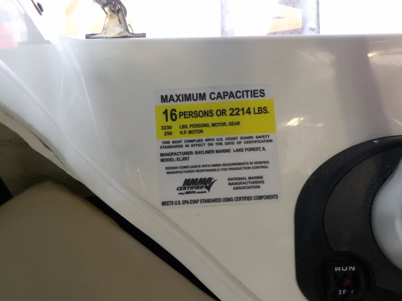 Slide: The Image of Bayliner XR-7 2017 - 44